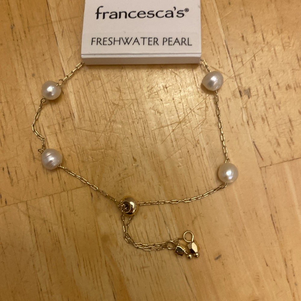 Francesca's Collections Goldtone Freshwater Pearl Bracelet. NWT. Adjustable